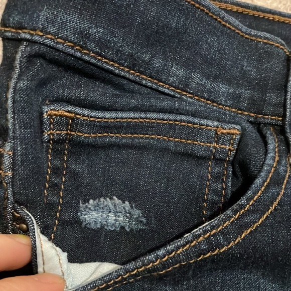 Sneak Peek Skinny Jeans with Distressed Details - Picture 4 of 8